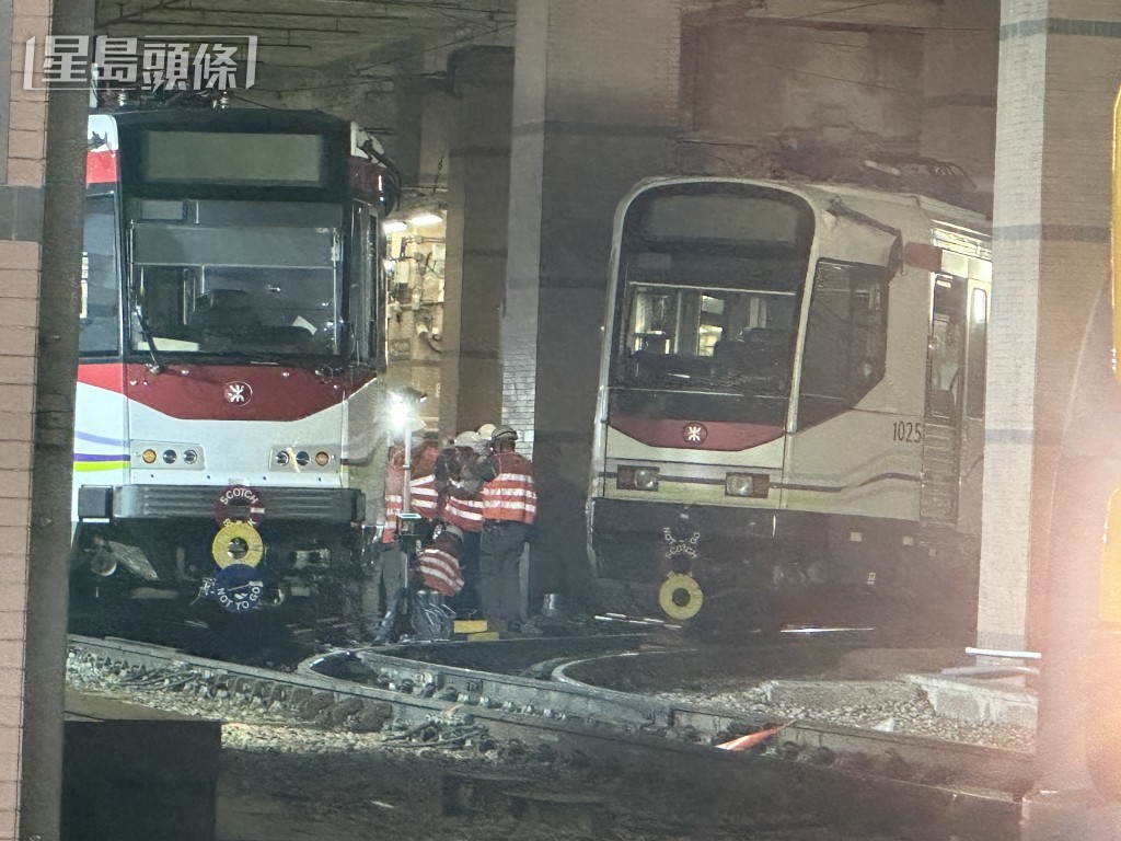 出軌列車被移回路軌上。梁國峰攝 出軌列車被移回路軌上。梁國峰攝