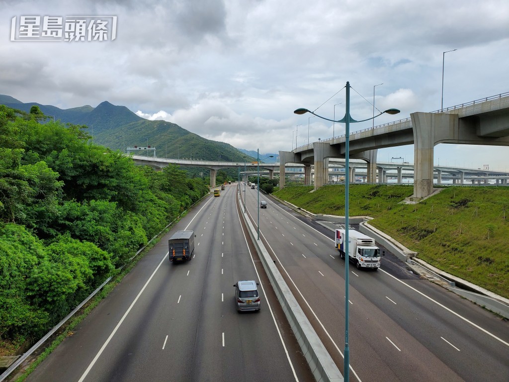 運輸署發出兩個自動車先導牌照，批准兩申請人分別在北大嶼山及西九文化區展開自動駕駛私家車及自動駕駛小型巴士的測試項目。資料圖片