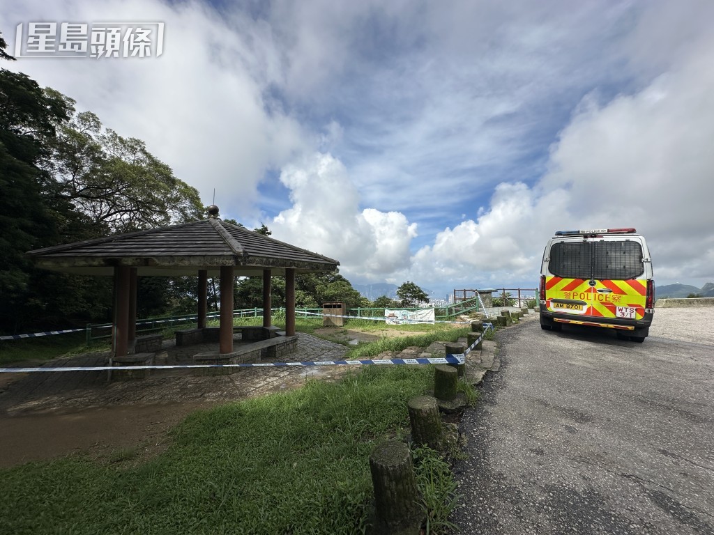 警方在飛鵝山調查。梁國峰攝 警方在飛鵝山調查。梁國峰攝