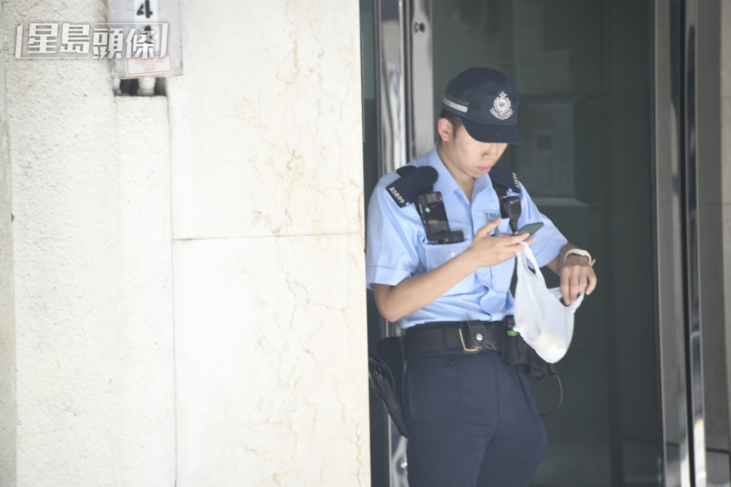 警員檢走涉事竹枝。