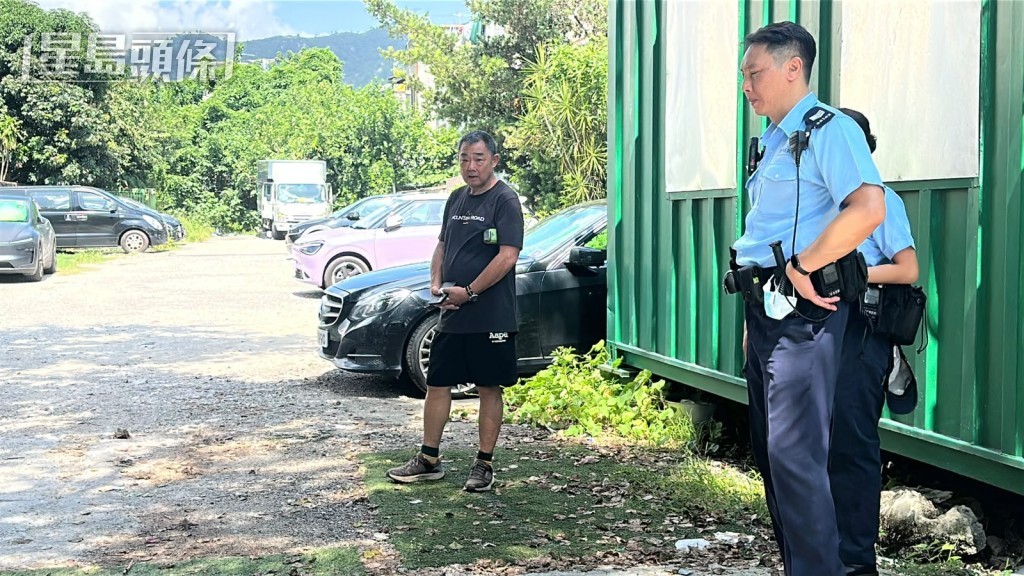 警員在場調查。 警員在場調查。