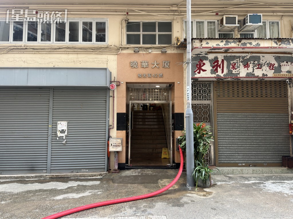 現場是曉華大廈。梁國峰攝 現場是曉華大廈。梁國峰攝