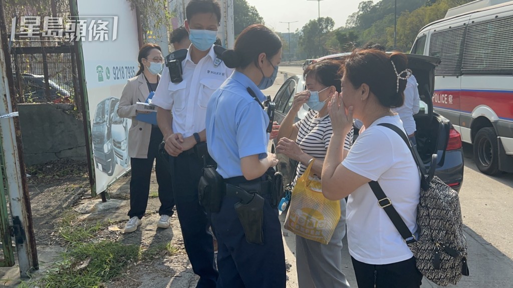 死者親友到場了解事件。楊偉亨攝