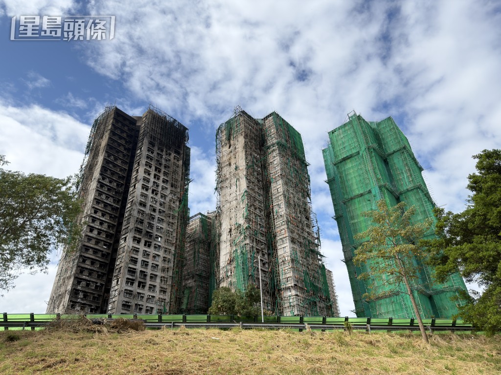 唯一未被大火波及的宏志阁（右一）。梁国峰摄