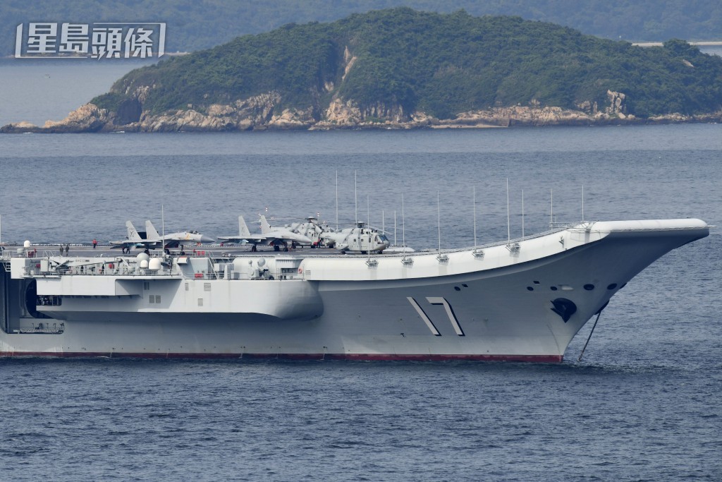 山東艦航空母艦，是國家第一艘自主設計、自主建造、自主配套的航空母艦。盧江球攝