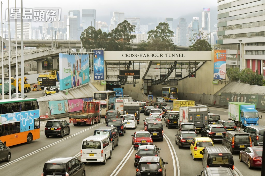 謝展寰指本港將於2035年起停止燃油車登記。資料圖片