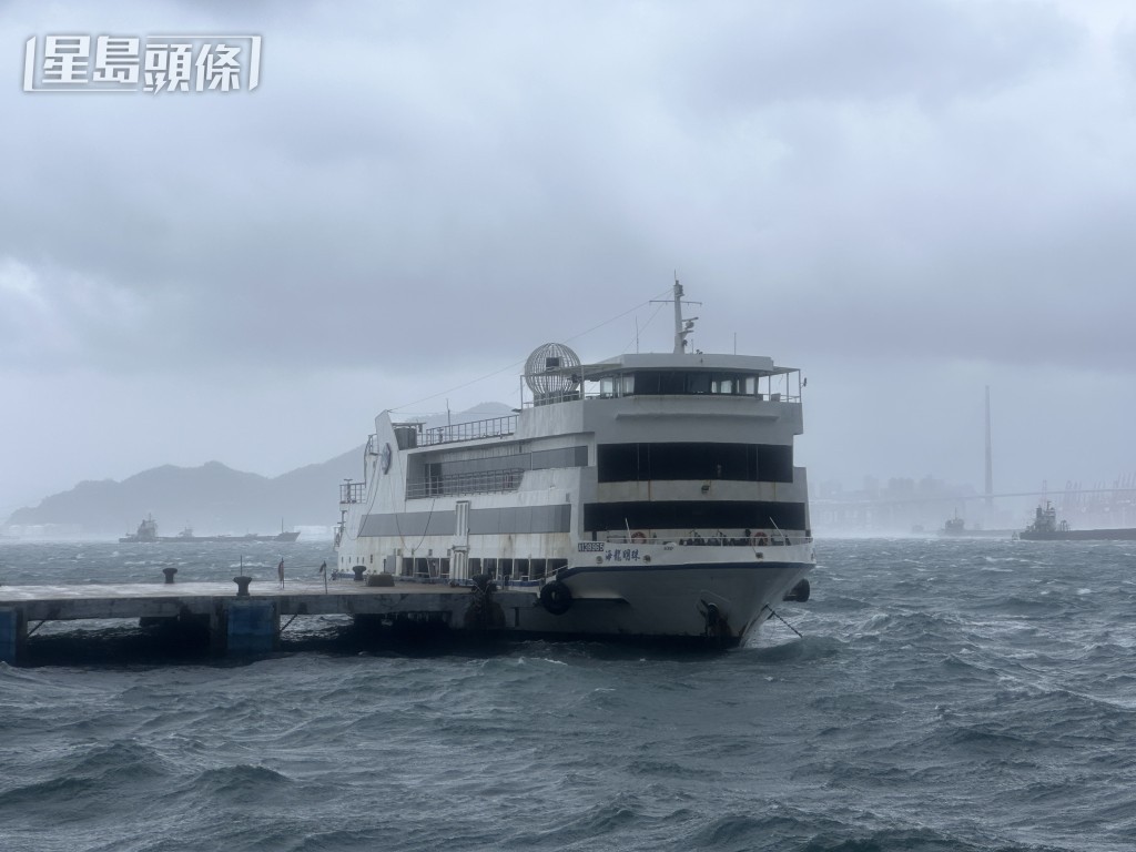 涉事船隻為「海龍明珠號」觀光船。梁國峰攝 涉事船隻為「海龍明珠號」觀光船。梁國峰攝