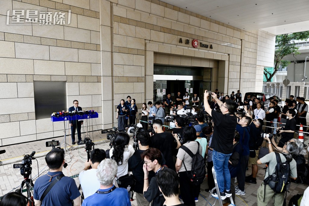 香港警務處國家安全處總警司李桂華於裁決後見傳媒。劉駿軒攝