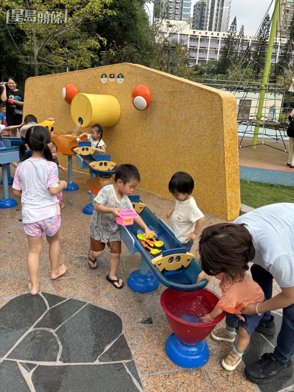 深水埗公園的設計曾參考區內兒童意見，以用家角度出發，自然最好玩。（圖片來源：《親子王》）