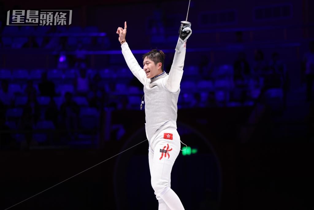 張家朗勇奪杭州亞運男子花劍金牌 徐嘉華攝 張家朗勇奪杭州亞運男子花劍金牌 徐嘉華攝