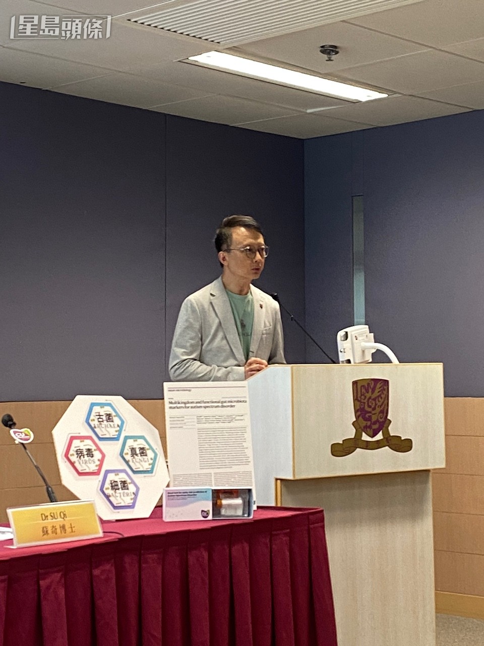 陈家亮表示自闭症检测工具及微生态配方有助父母管理孩子的日常情绪问题。翁嘉琳摄 陈家亮表示自闭症检测工具及微生态配方有助父母管理孩子的日常情绪问题。翁嘉琳摄
