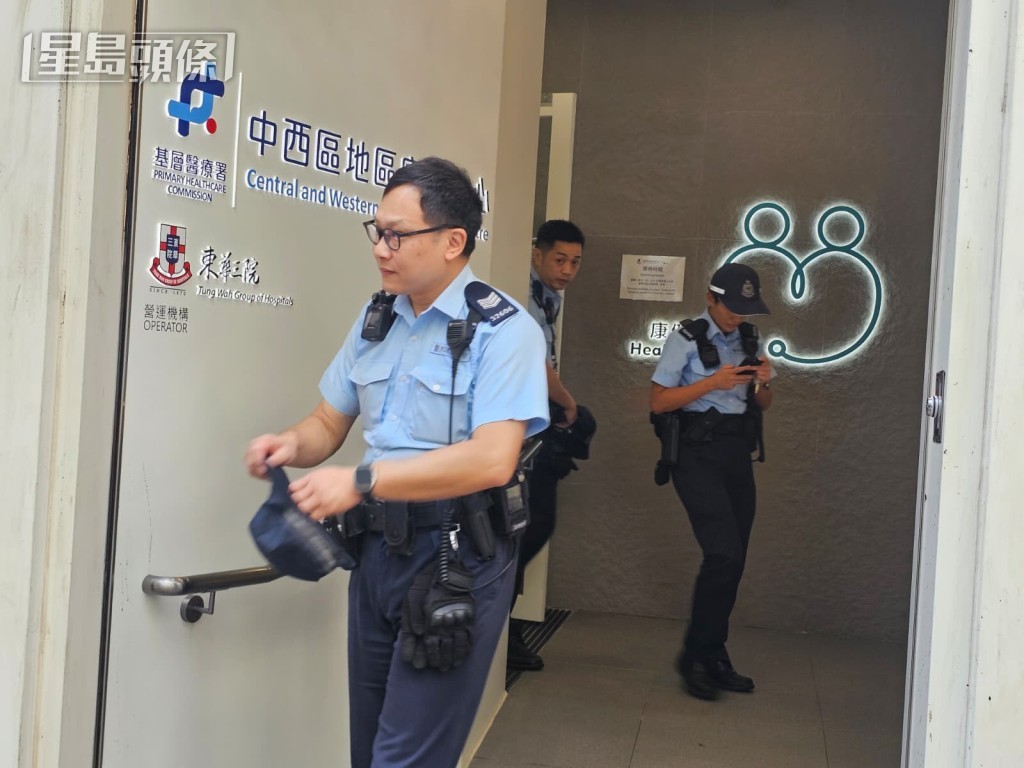 警員在場調查。 警員在場調查。