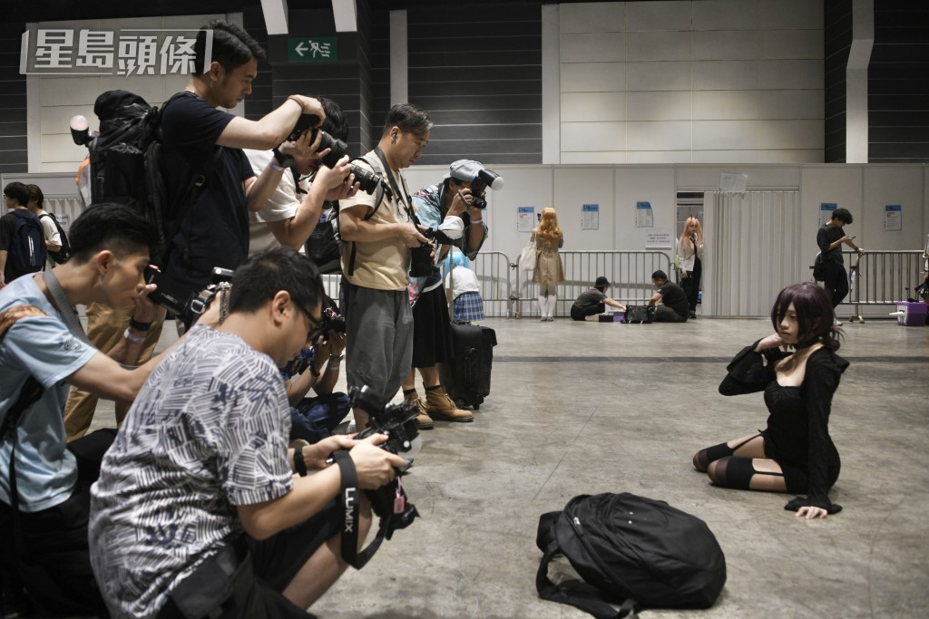 場內有不少人打扮成動漫人物。陳浩元攝 場內有不少人打扮成動漫人物。陳浩元攝