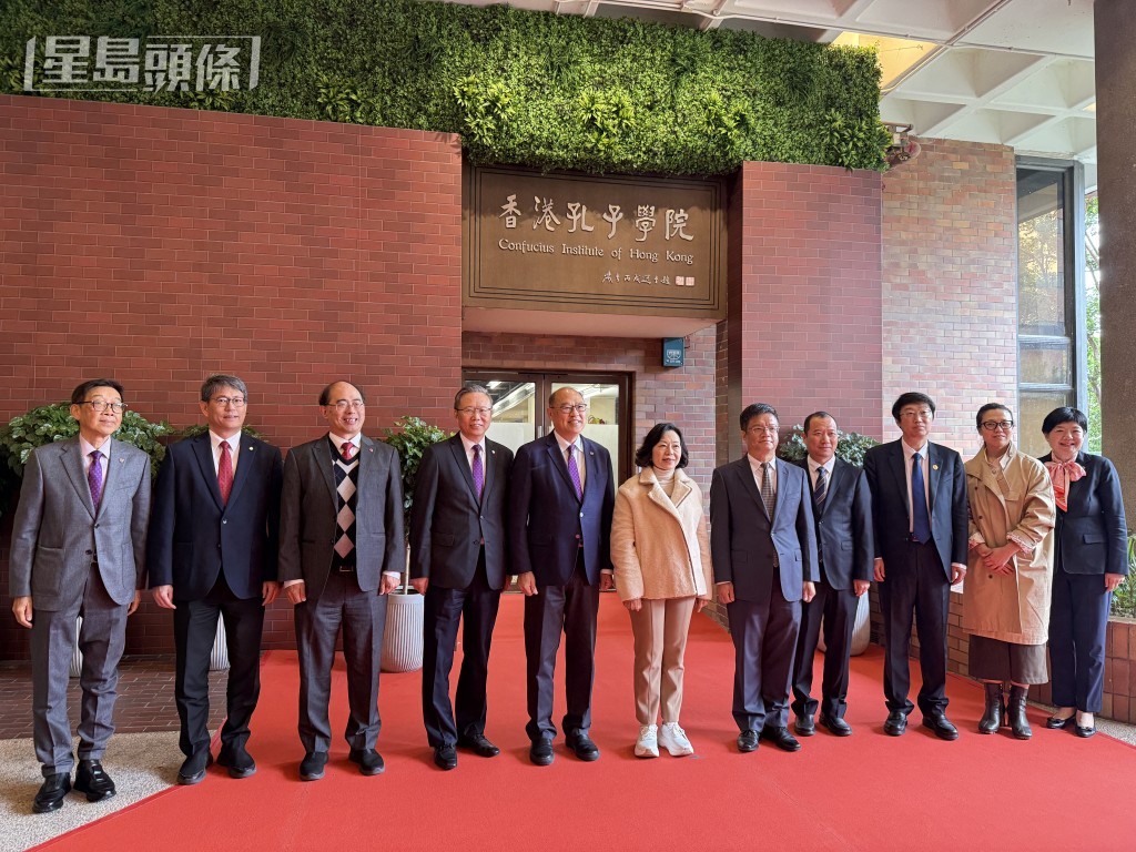 民政及青年事务局局长麦美娟、外交部驻港特派员公署新闻及公共关系部主任黄景睿、中央政府驻港国家安全公署处长曹奇峰等出席活动。