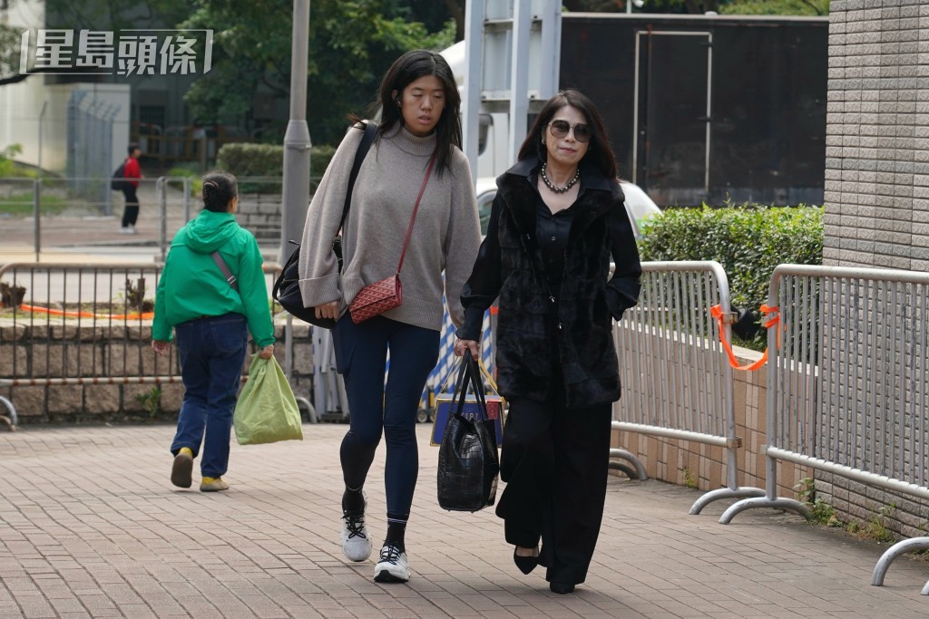 黎智英妻女。