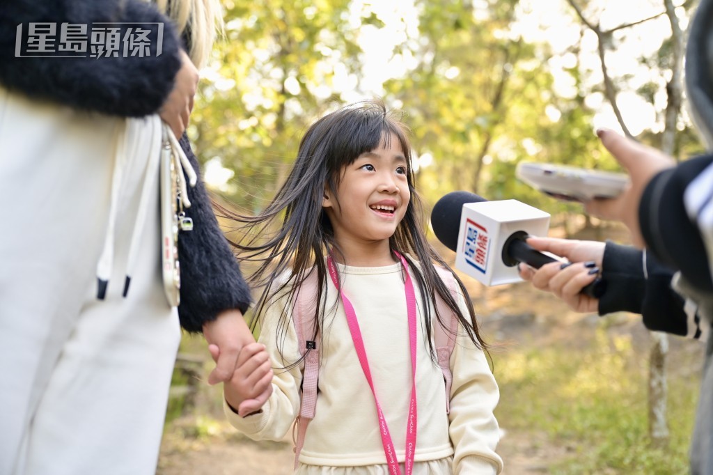 6歲的黃小朋友與媽媽第二年來賞葉。鍾健華攝
