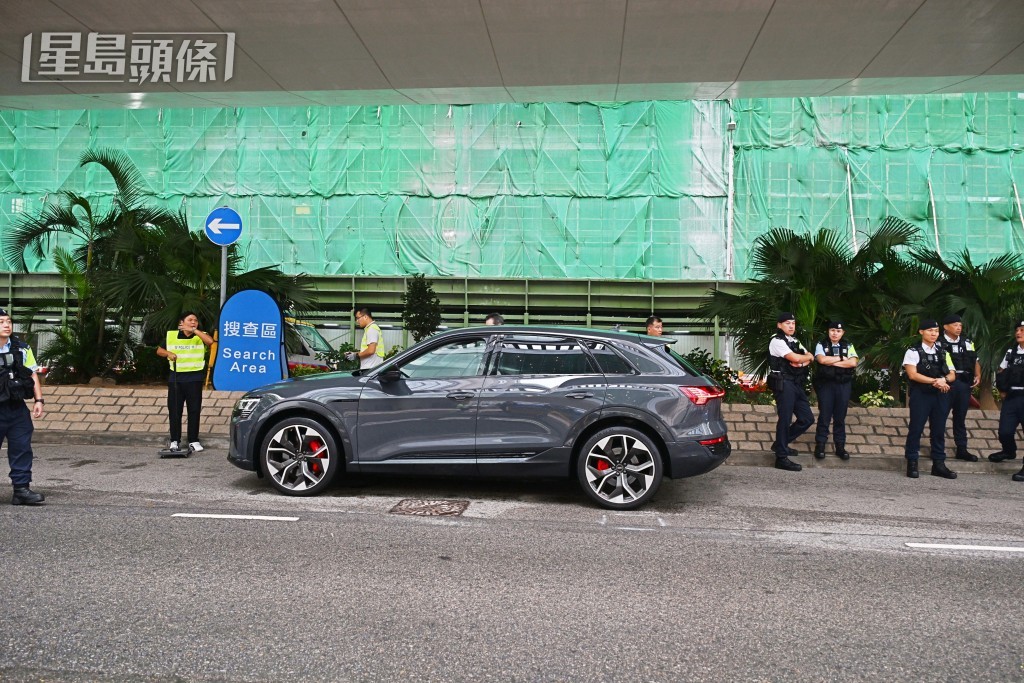 警方在場戒備。劉駿軒攝 警方在場戒備。劉駿軒攝