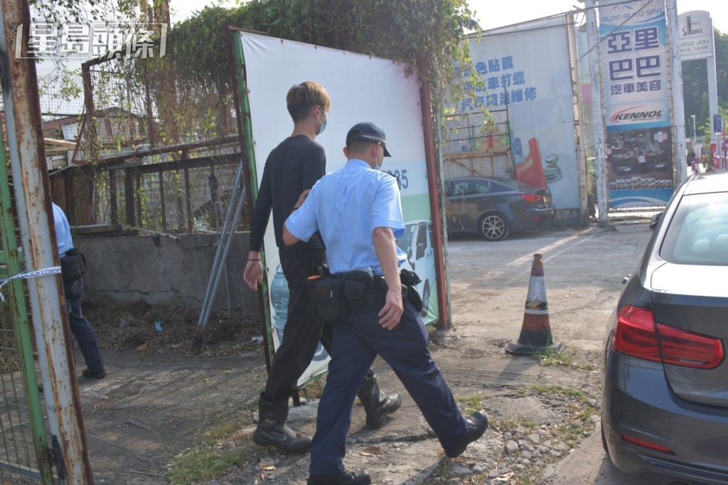 死者兒子到場認屍及了解意外原因。楊偉亨攝
