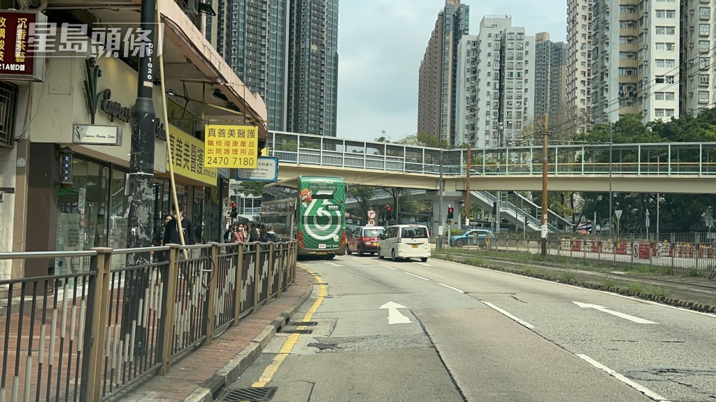 其中一宗意外發生於青山公路元朗段9號。楊偉亨攝 其中一宗意外發生於青山公路元朗段9號。楊偉亨攝