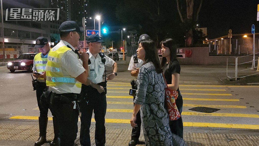 女乘客（右）手部受傷，拒絕送院治理。
