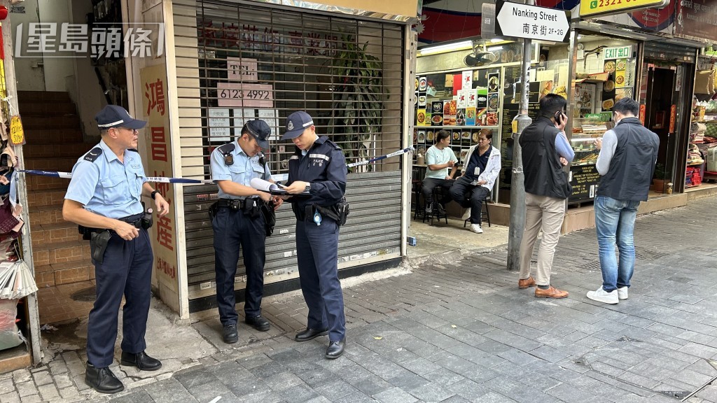 警員封鎖現場調查。 警員封鎖現場調查。