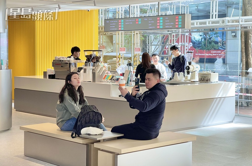 長橋去年指，未來兩年會開設至少8間咖啡店。