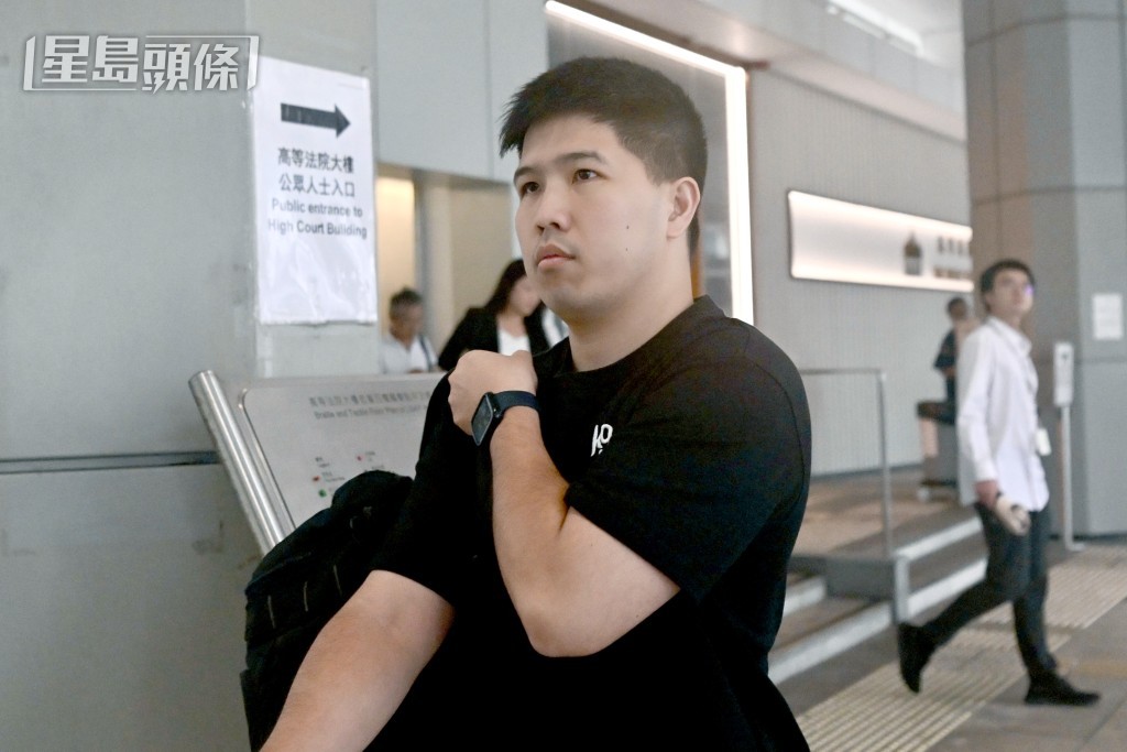 男警蔡耿峰接報到場發現死者倒臥街上,不醒人事。劉駿軒攝 男警蔡耿峰接報到場發現死者倒臥街上,不醒人事。劉駿軒攝