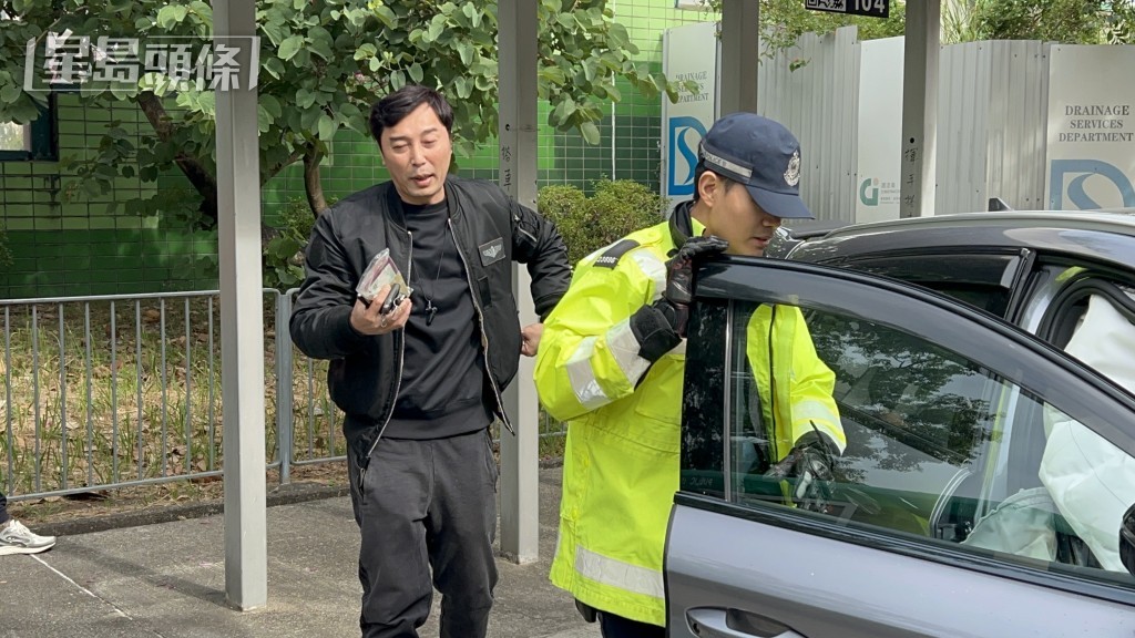 私家車司機協助警方調查。