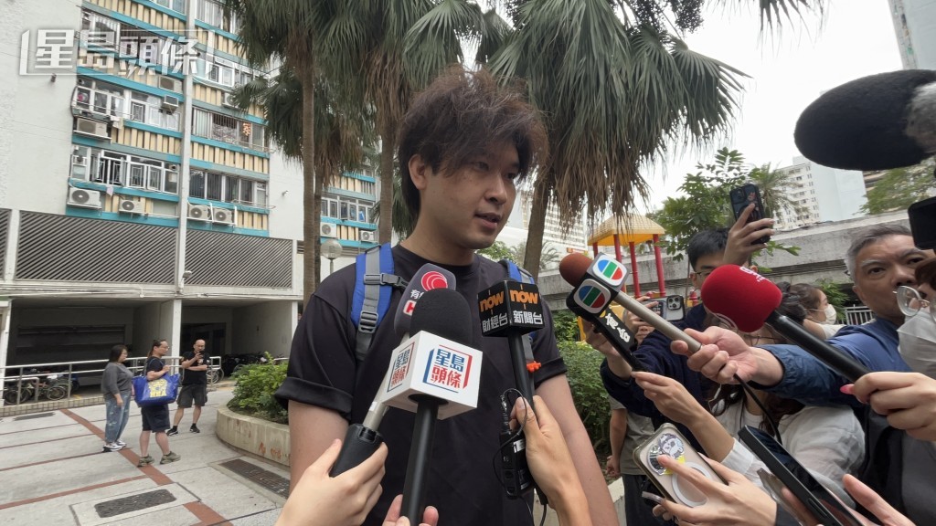 崔先生指政府已承諾協助清理單位雜物，並會安排他再次上樓。