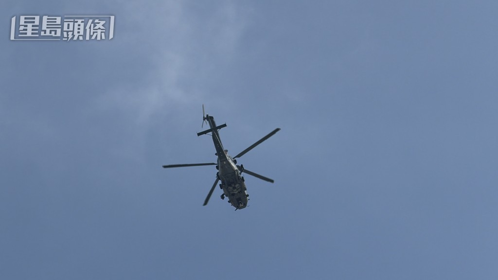 直升機將事主救起送院。梁國峰攝