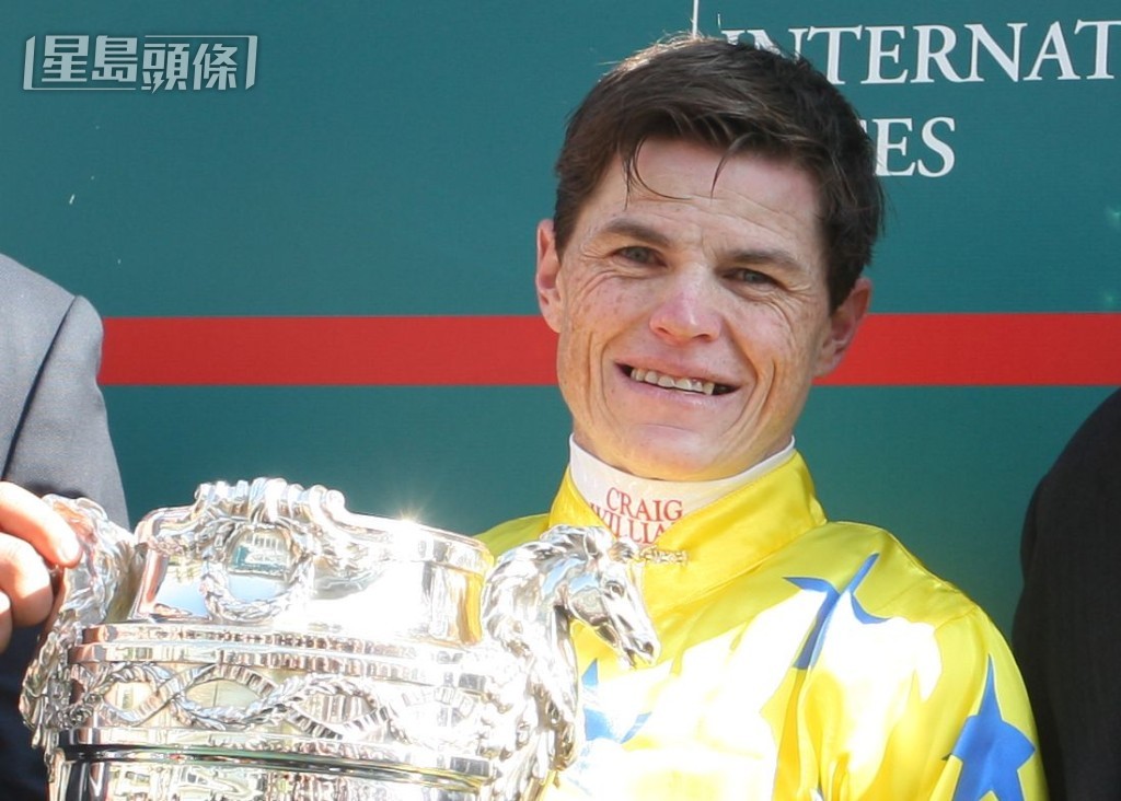 至於在港戰績,韋紀力 (圖) 已累積一百二十三場勝仗,包括夥拍法國長途佳駟「多利得」攻下2011年香港瓶(2400米一級賽)。 至於在港戰績,韋紀力 (圖) 已累積一百二十三場勝仗,包括夥拍法國長途佳駟「多利得」攻下2011年香港瓶(2400米一級賽)。