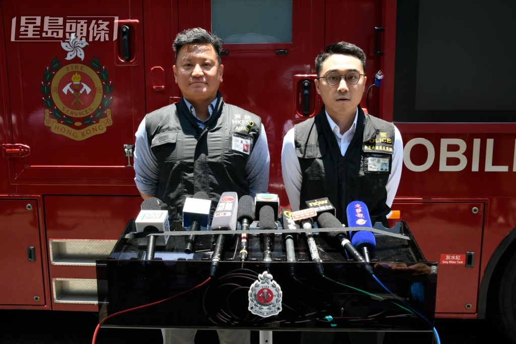 警方新界南總區反三合會行動組總督察顧文佳(右)及消防處助理消防區長(危險品執法)王洪烈。 警方新界南總區反三合會行動組總督察顧文佳(右)及消防處助理消防區長(危險品執法)王洪烈。