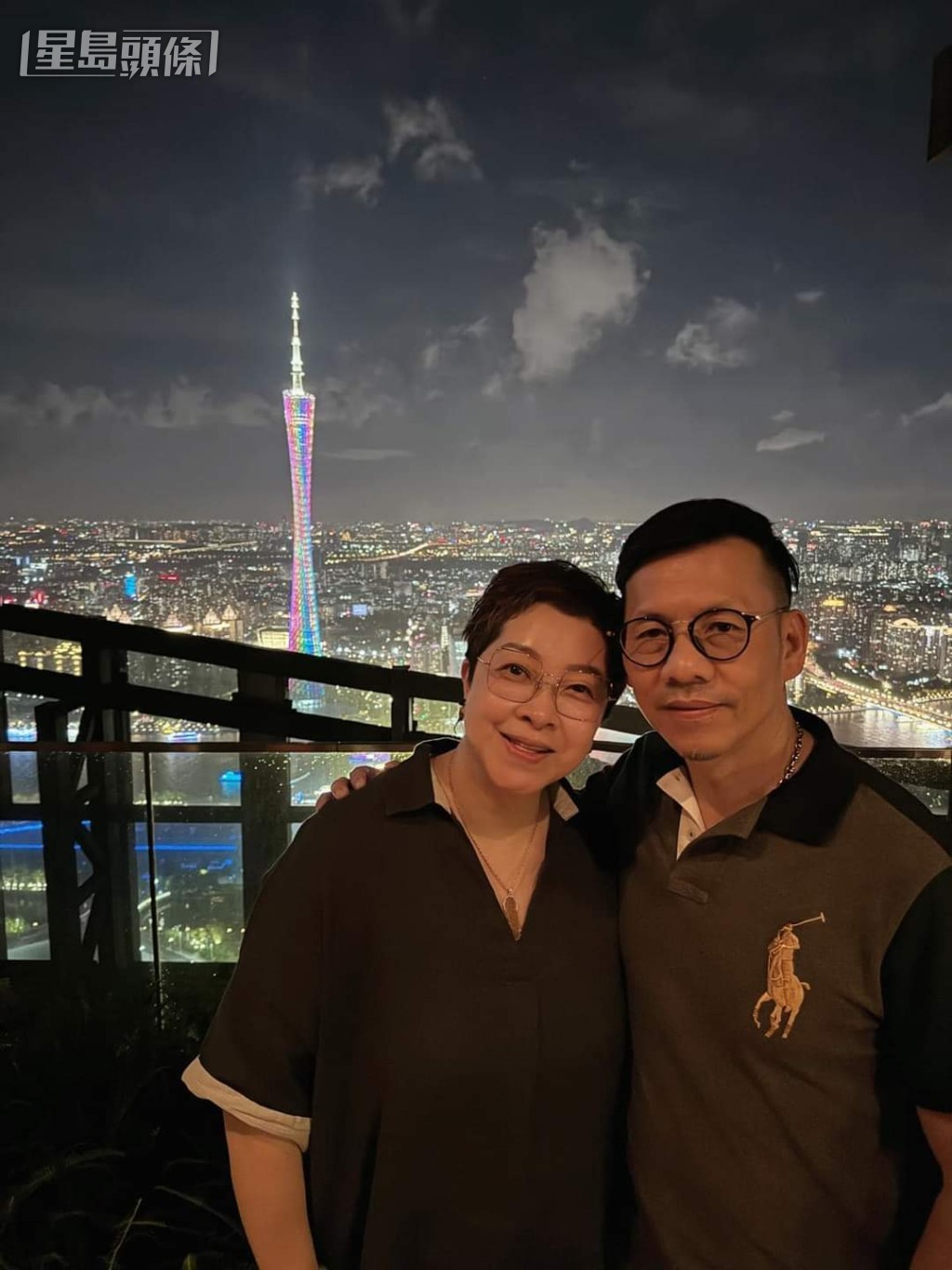 本地練馬師羅富全出名愛錫家人,平日公務繁忙,打理廄務,難得唞暑,可以暫時放鬆。 本地練馬師羅富全出名愛錫家人,平日公務繁忙,打理廄務,難得唞暑,可以暫時放鬆。