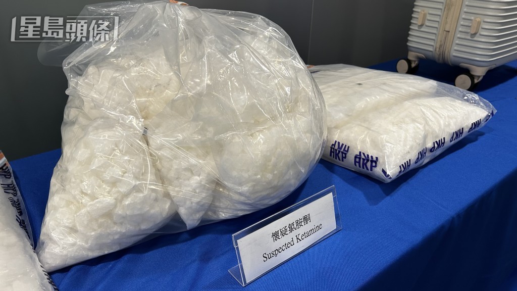 警方檢獲大批毒品。 警方檢獲大批毒品。