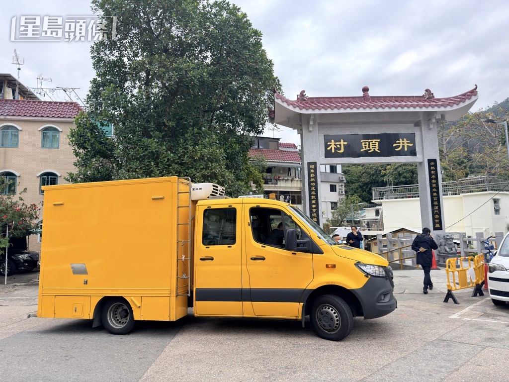 黑箱車到達井頭村。