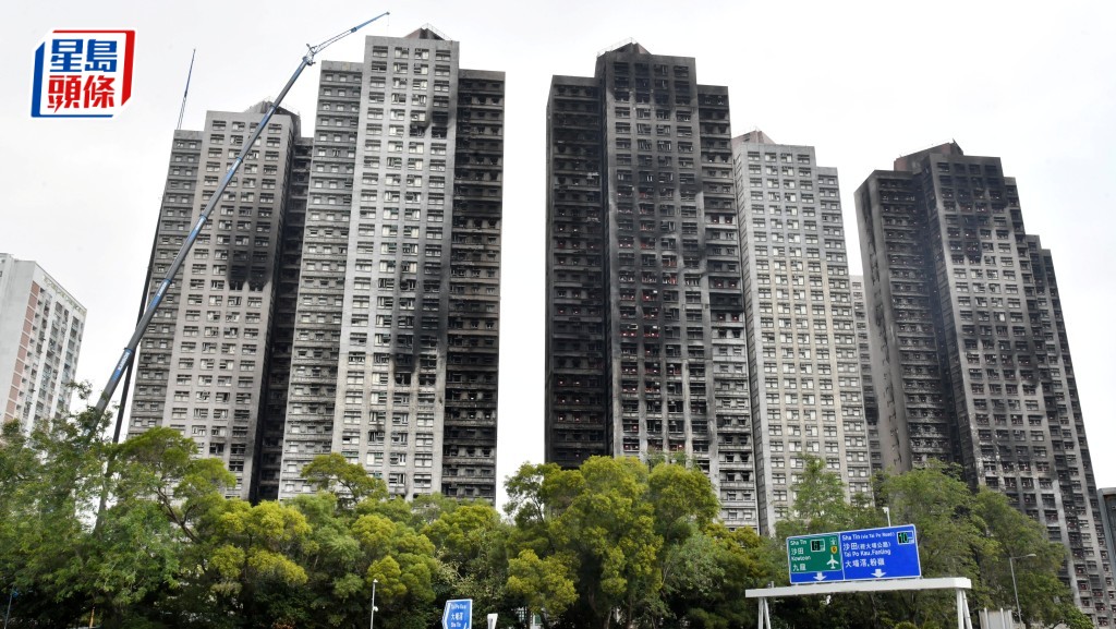 3名被告余样灿、黄伟声、张博凯涉于宏福苑1个单位内盗窃钻戒手链等。资料图片