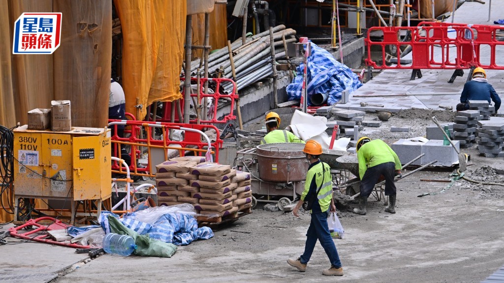 政府推出「建造業輸入勞工計劃」涉及37個工種，近萬名外勞已來港。資料圖片