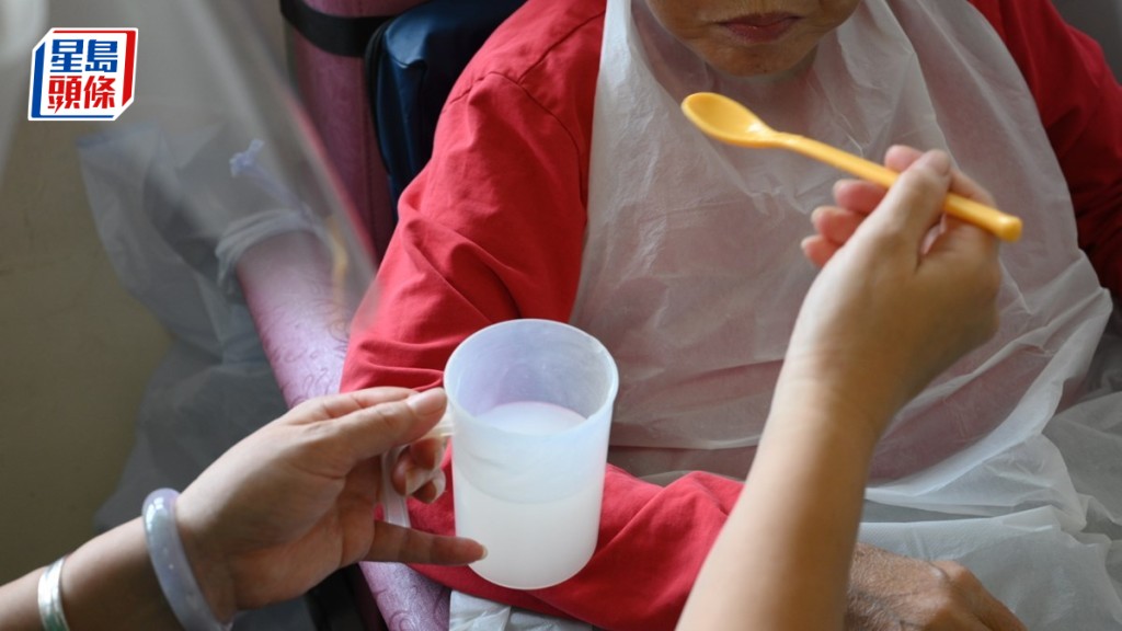 當局計劃未來分階段輸入8,000名院舍護理員 孫玉菡:需求只會「有增無減」