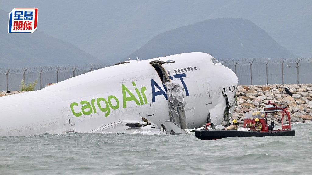 阿聯酋航空公司貨機日前滑出跑道，導致機場巡邏車2名員工死亡。資料圖片