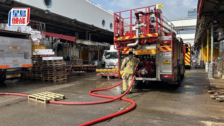 長沙灣魚類批發市場魚類統營處發生火警。蔡楚輝攝