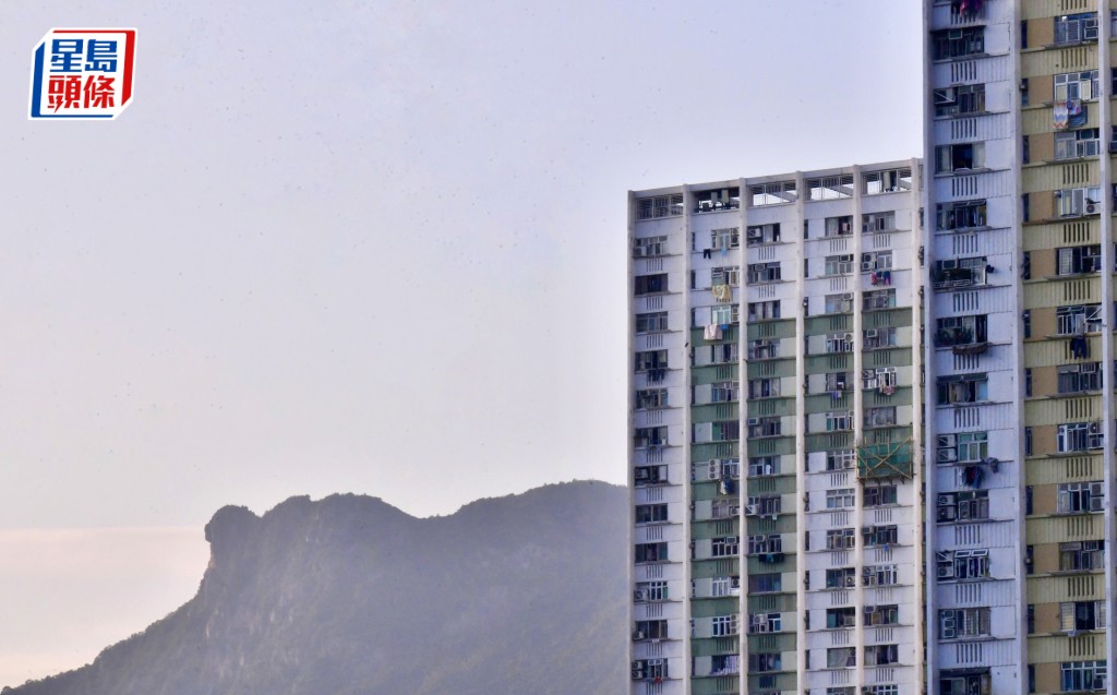 屋局於11月26日公布最新一季的公屋綜合輪候時間，截至2025年9月底維持5.1年，創2018年以來新低。資料圖片