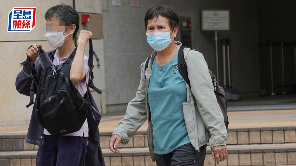 「蘭婆婆」徐玉蘭(右)否認3項虐畜罪受審。葉偉豪攝
