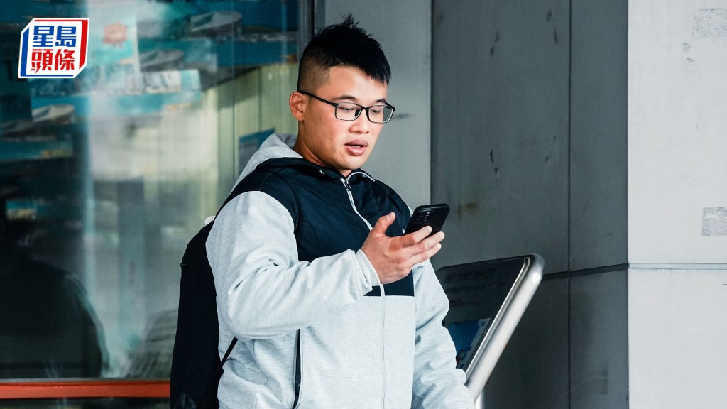 林宇（音譯）稱無深究被告展示的通告內容，只理解為被告毋須請假亦可當值。汪旭峰攝