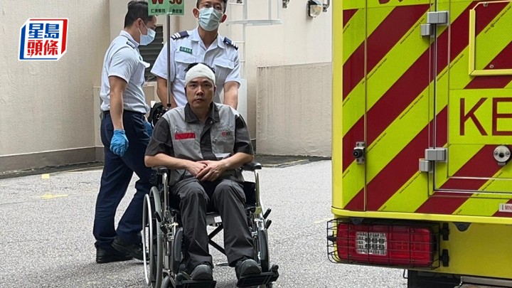 受傷男工人由救護車送院。蔡楚輝攝