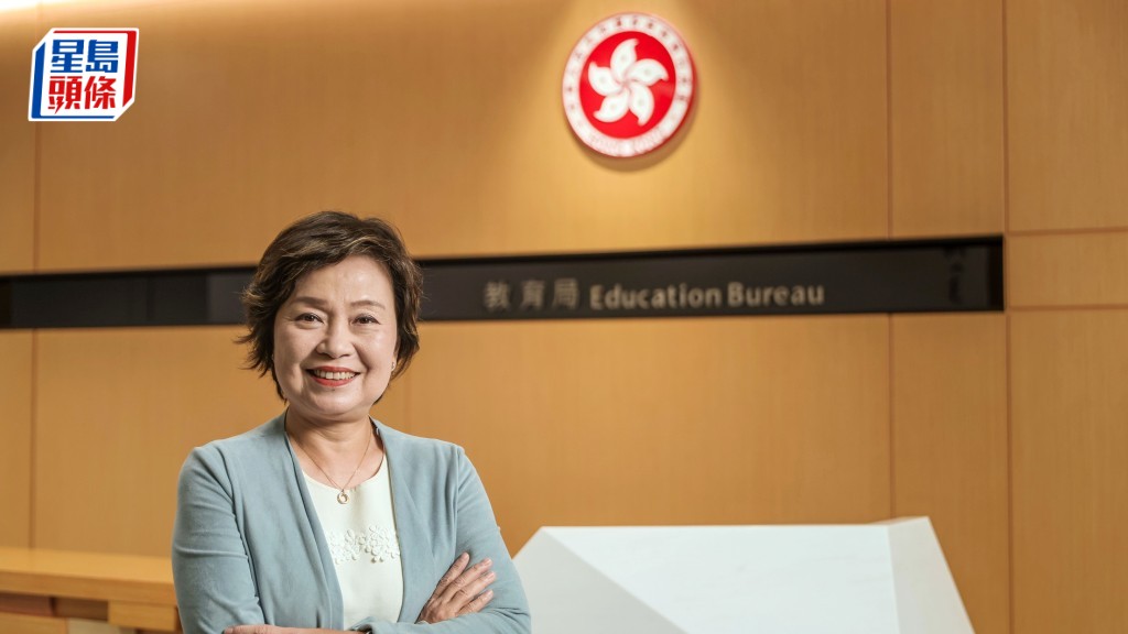 教育局局長蔡若蓮見記者時表示,文憑試整體同學表現平穩,今年狀元人數較往年增加,這是疫情之後全面復常,有利同學規劃學習,令表現較好。資料圖片