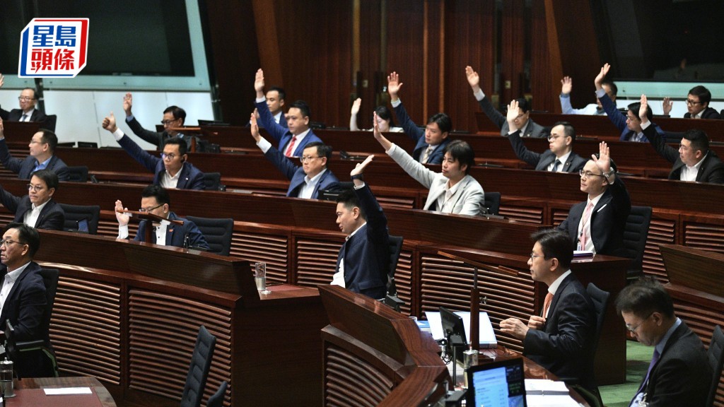 立法會選舉︱梁振英指立法會效率增加 議員騰空時間應多到外邊跑：唔一定組團大鑼大鼓咁去
