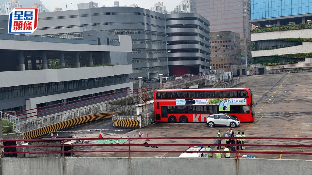 九巴車長羅育權當日在車廠天台疑遭同事泊車時撞斃。資料圖片
