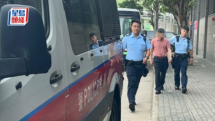 警方經調查後帶走一名男子返署調查。楊偉亨攝