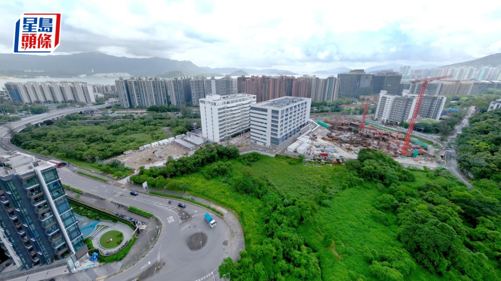 政府日前公布港鐵東鐵綫白石角站方案，選址位於科學園與教大運動中心用地的中間位置。伍明輝攝  