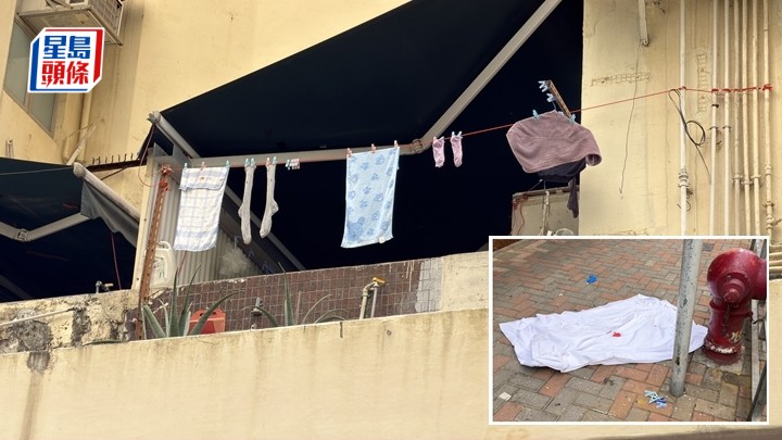 男子在露台晾曬窗簾墮樓，地上遺有一塊染血白布及數個晾曬夾（小圖）。梁國峰攝